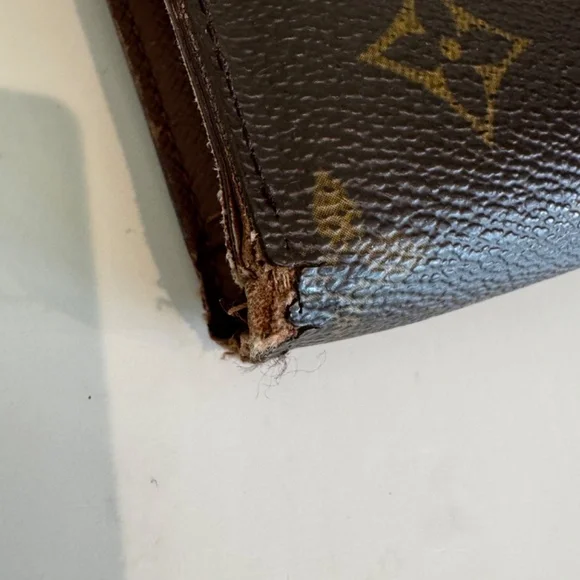 LOUIS VUITTON VIENNOIS MONOGRAM WALLET - Picture 12 of 15